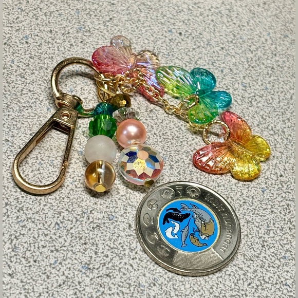 🌈 multi colored Butterfly Keychain - Picture 6 of 7